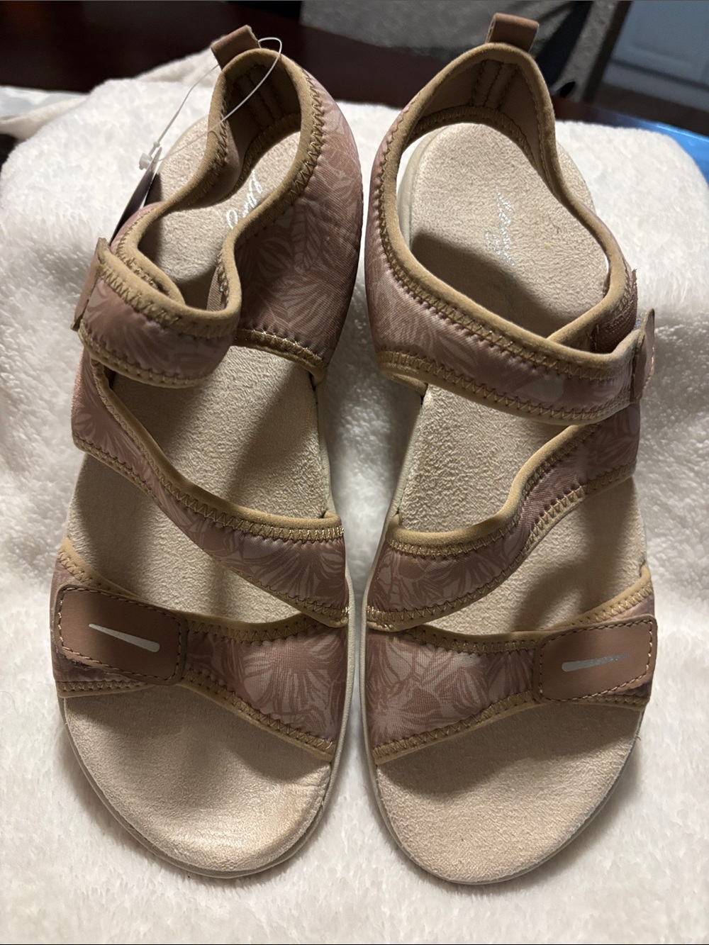 Women's Neutral Tan Floral-Strap Comfort Sandals